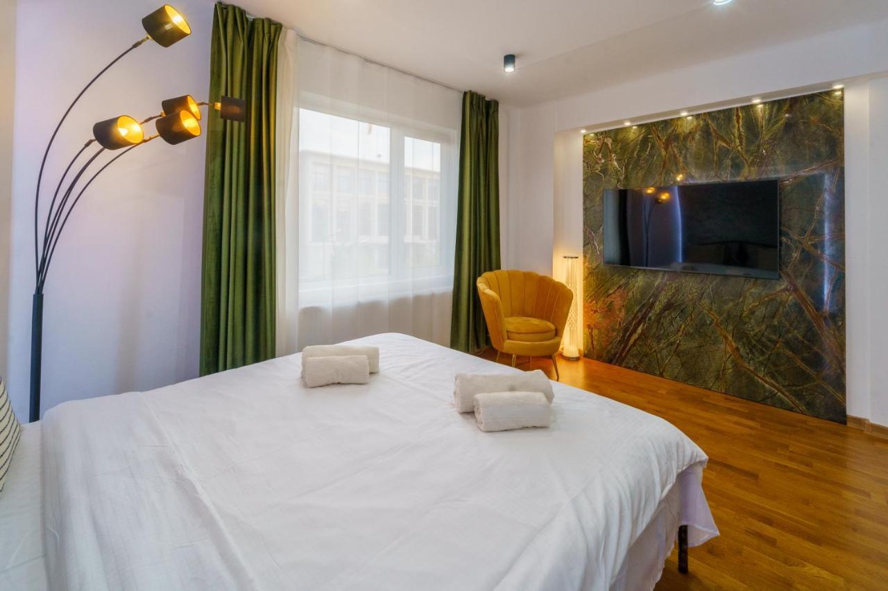 Main Square 5 Star Luxury Apartment With View Клуж-Напока Экстерьер фото