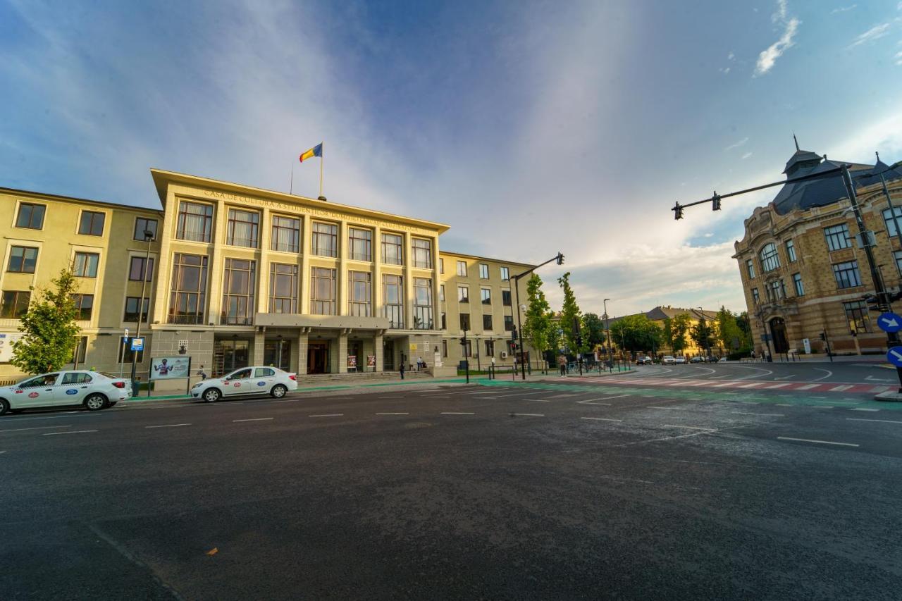 Main Square 5 Star Luxury Apartment With View Клуж-Напока Экстерьер фото